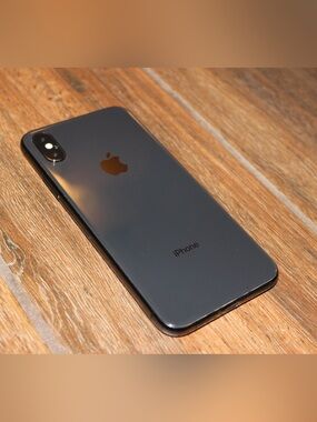 Black iPhone X (iPhone 10) – Fully Functional – Cracked Screen (Fixable)- OFFER!